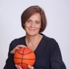 Новокрещенова Елена